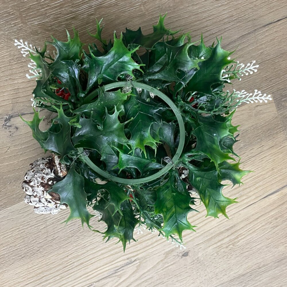 Vintage Plastic CHRISTMAS Holly/Evergreen Pinecone Centerpiece Candle Ring 7" - Picture 3 of 3
